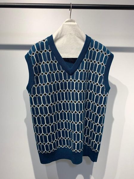 

2019 new ladies fashion sleeveless v-neck contrast color wool vest 1112, White;black
