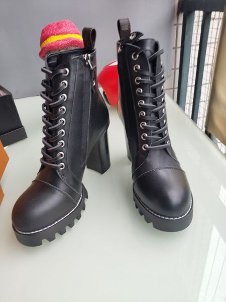 

classic european style roman shoes, ladies'shoes, martin boots, motorcycle boots, boots letter decoration high-heeled rubber bottom, Black