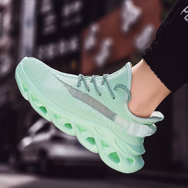 

2020 new men's shoes breathable sports shoes blade korean casual sneakers breathable flying woven running