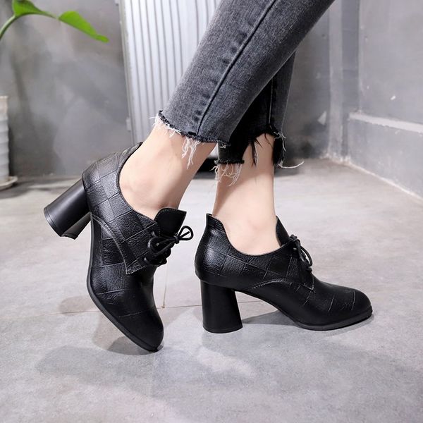 Sıcak satış-tıknaz Topuk Kısa Çizme Bayan Ayakkabı Kızlar kadın Ayakkabı Bilek Boot Martin Boots Kalın yüksek topuklu sivri ayak parmakları deri ayakkabı Soğuk