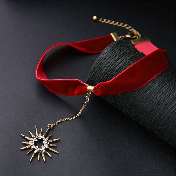 

advanced sense velvet with neck chain retro star pendant temperament net red choker necklace short necklace, Golden;silver