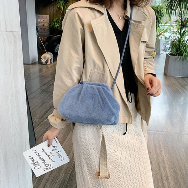 

2019 fashion autumn winter luxury women's plush handbags and purse designer cloud pack solid color female shoulder messenger bag