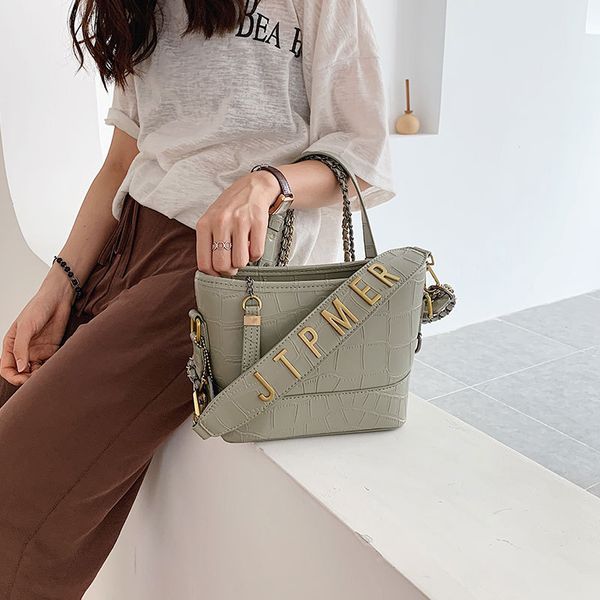 

on the new small bag женщины 2020 новой цепи плеча мешок мода иностранных стиль портативный перекинул бродячей
