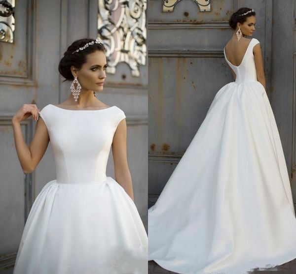 Robe de mariee 2022 Abito da sposa vintage in raso con scollo a barchetta Bottone senza schienale A-line Abiti da sposa principessa Abiti da sposa Abiti da treno