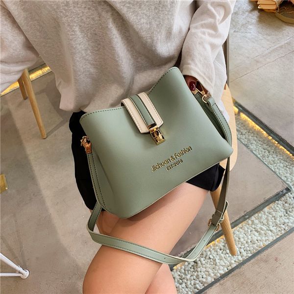 

2019 new chaohan version belt 100 lap texture oblique bag single shoulder fashion bucket bag