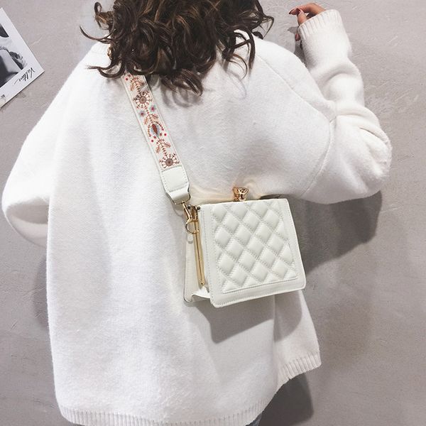 

chic малые ck одноместный плеча женщины пакет из мягкой кожи 2019 ранец текстуры алмазный lattice broadband мобильный телефон пакет luxury b