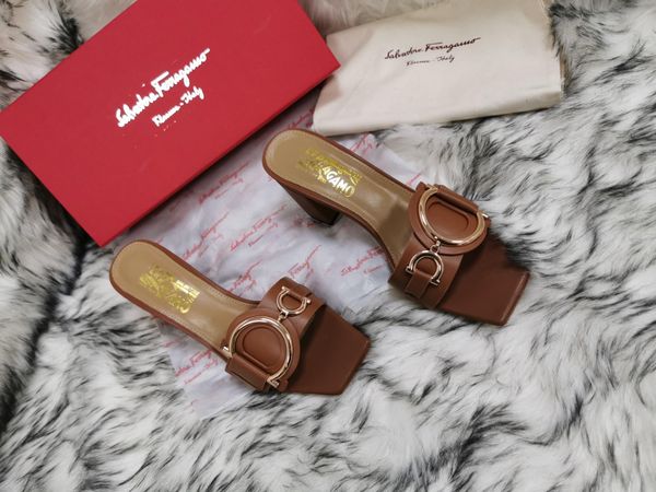 

2020 fashion bone2 product changes this elegant sandal has a rubber-like feel a double strap on the foot and a small hole1