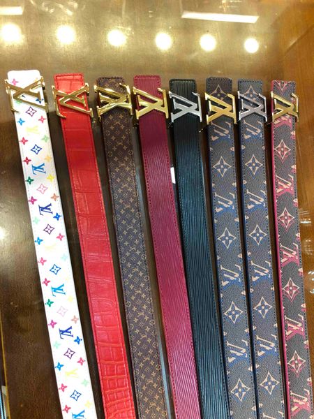 

в 2019 году женские гладкие пряжки, модные брендовые женские ремни, мужские высококачественные кожаные ремни, подарочные коробки, Black;brown