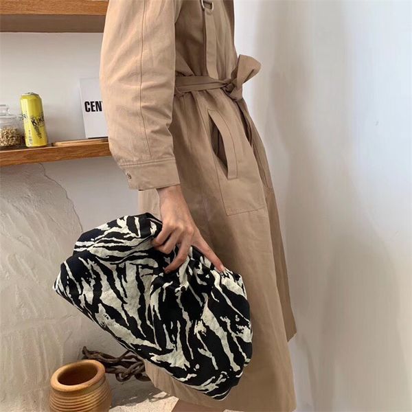 

бола ђмка zebra stripe ден клаи женин клип конвеѬ ђмка бола емко вее