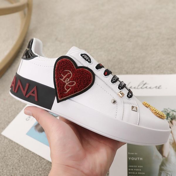 

2019s limited luxury designers men and women leather casual shoes couple shoes fashion wild sports shoes size: 35-45