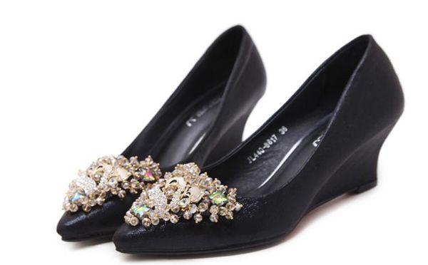 

2019 women's shoes in spring and autumn with new style slope heel pointed end sequined cloth water drill@7070, Black