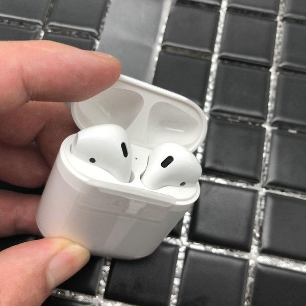 

Iphone airpod 2 12pc whit package for iphone 7 8 x 11 x xr max