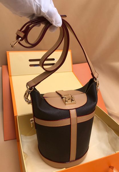 

роскошная сумка duffle monogram с покрытием из натурального окисленного кожа strim высокого класса качества женщины леди сумочка crossbody к