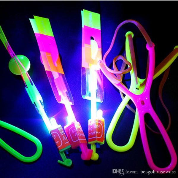 Regalo Luminescence Piccolo volante della freccia LED di volo del giocattolo Bambini giocattolo di plastica luminosa della lampada flash che pilotano le frecce di Natale espulsione Giocattolo BH2154 ZX