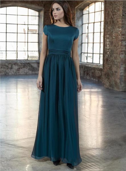 2019 Neues, dunkelblaues Chiffon-A-Linien-langes bescheidenes Brautjungfernkleid mit Flügelärmeln und bodenlangem Juwelenhals bescheidenes Kleid für Trauzeuginnen