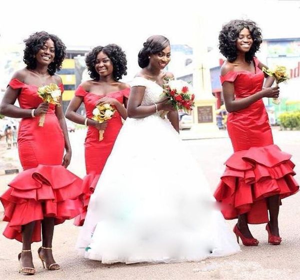 Africano Vermelho Sereia Principais Damas de Principais Vestidos 2020 Novo Ombro PLUS Size Chá Comprimento Própria de Honras Vestidos Tiered Satin Wedding Party Dress