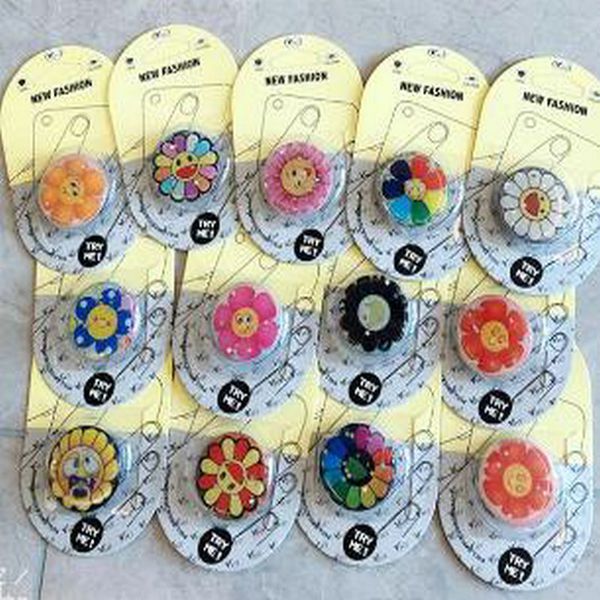 

new silicone sunflower grip expandable cell phone holder finger lazy grip mobile phone stand holder with retail package