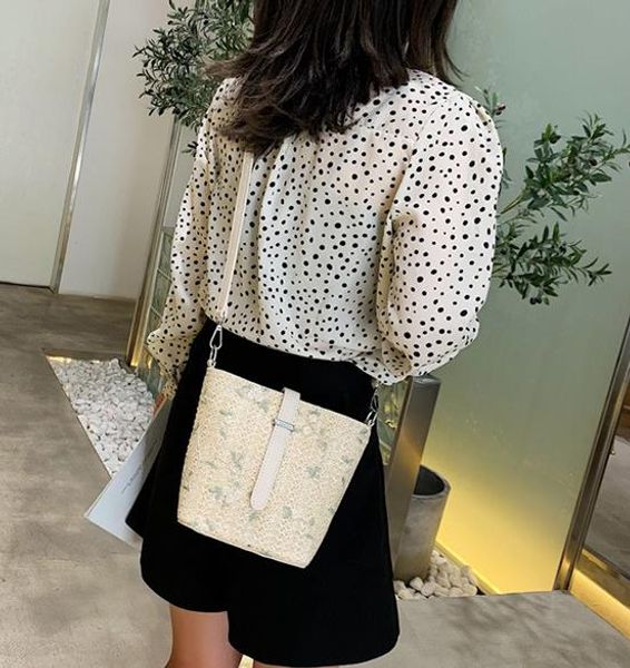 

the new lace embroidered beach woven bag dual-use retro wild casual straw bag ing