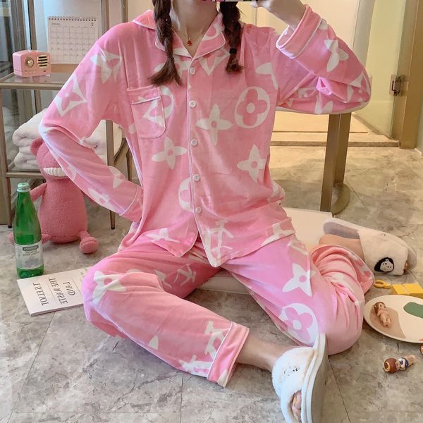 

sleepwear 2019 autumn and winter with new models in europe station big bee gold velvet cardigan pajamas suit 3, White