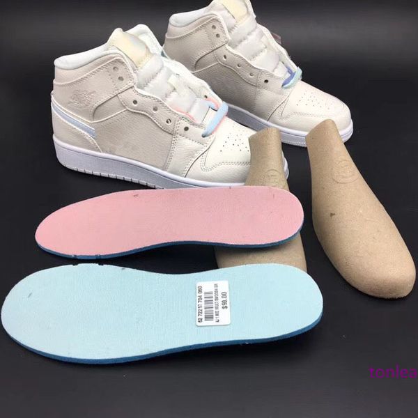

new 1 1s ret high women basketball shoes designer woman sneakers sports trainers colorful shoelaces chaussures