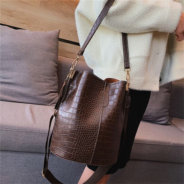

2019 new retro bucket bags women crocodile pattern handbag capacity casual shoulder messenger bags ladies pu purse