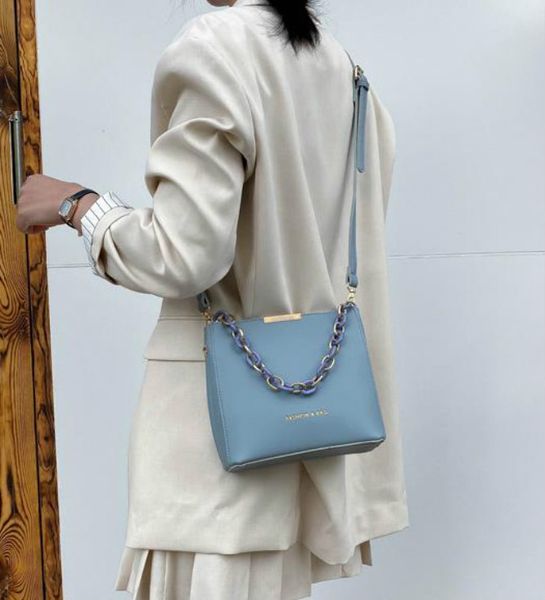 

2020 textured popular bag female new wave summer small fresh wild ins net red messenger bag bucket