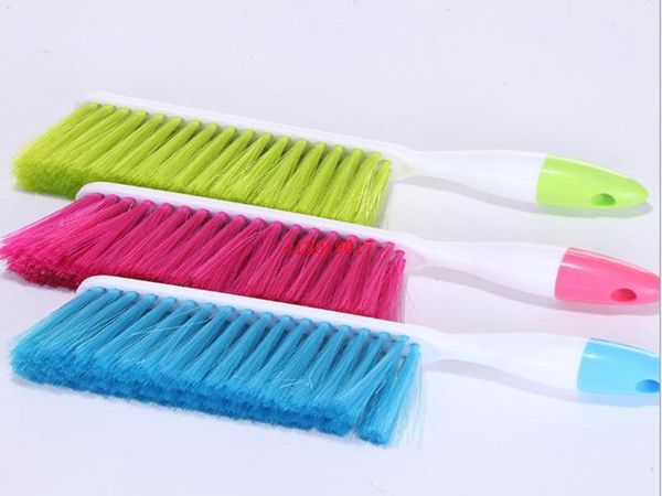 Uzun kol ev tozu fırça ile şeker renkli fırça