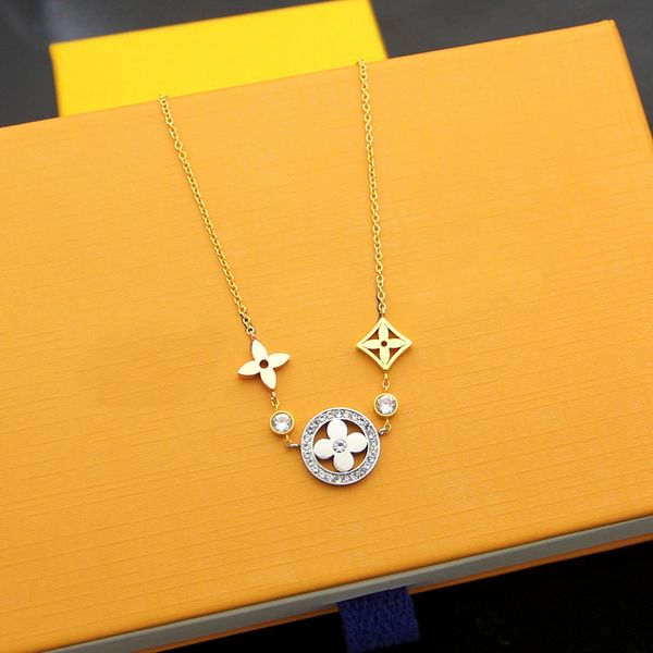 

luxury designer jewelry women necklaces hollow out four leaf flower pendant necklace silver rose bracelet earrings three-piece suit jewelry, White