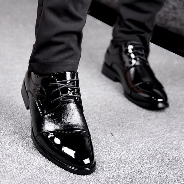 

business dress casual leather shoes autumn and winter patent leather british men's shoes breathable hollow lace up, Black