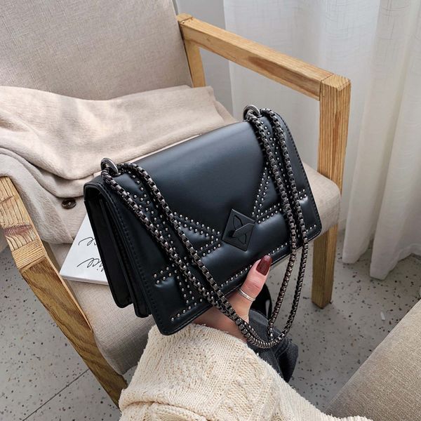 

2020 заклепки кожа pu crossbody сумки для женщин малого плеча сумки цепи конструктора travel luxury сумки женских закрылков