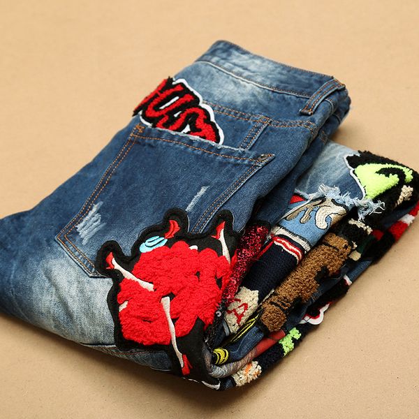 Yeni erkek düz ince sıkıntı kot pantolonlar yırtık motosiklet kot pantolon ile moda yok edilmiş patchwork denim pantolon nakış boyutu 2938