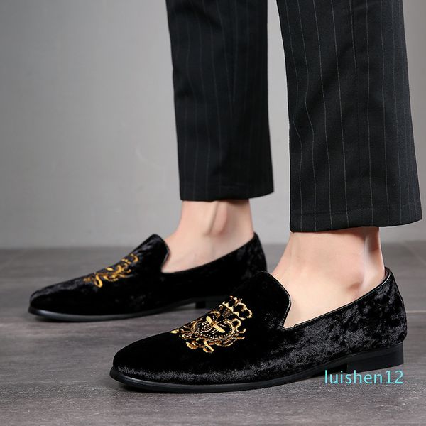 

2020 wedding dress casual men loafers new big size lazy peas embroidery moccasins suede leather shoes l12, Black