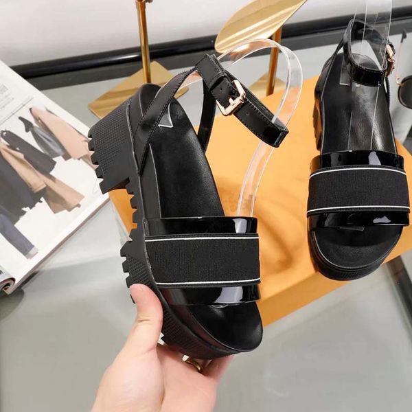 

2020 woman slippers slides summer shoes casual slippers solid hollow out women slides slippers size:35-40 with box 01l1601, Black