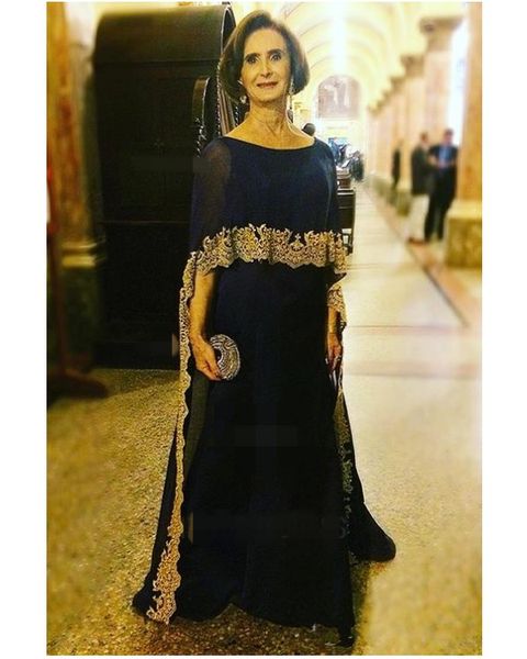 Abiti eleganti per la madre della sposa blu scuro scuro con equipaggio di cappelli Applique in oro lunghezza del pavimento 2020 Abiti da sera taglie forti Madre dello sposo