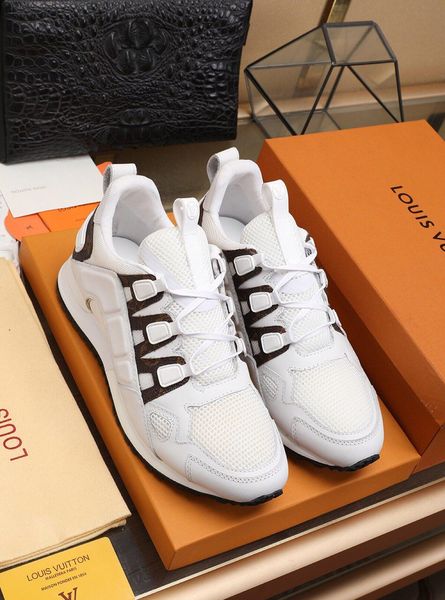 

2019y limited edition tide brand men's casual shoes, stylish and comfortable sports shoes, send a full set of original shoe box size 38, Black