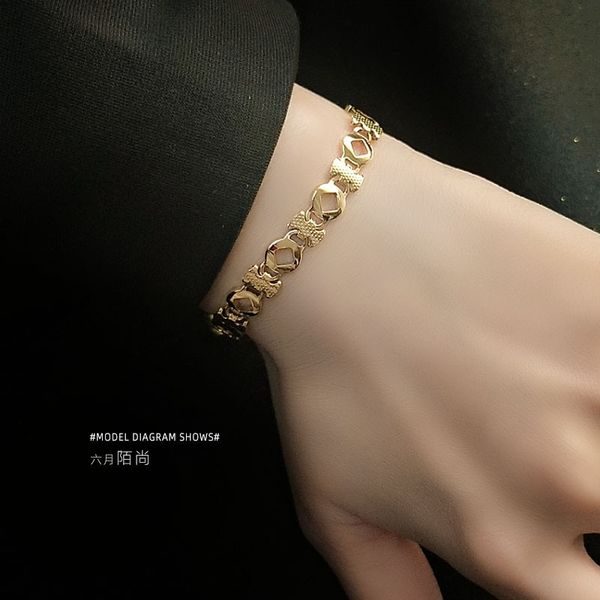 

иалнкий бѬале-епока Ѭђной Ѭабо из иановой али, покѬй Ѭем ло Golden;silver