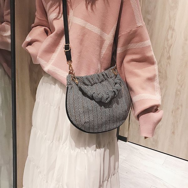 

fashion women's bags 2019 new portable crossbody dual-use pouch retro wild simple shoulder bag temperament handbag