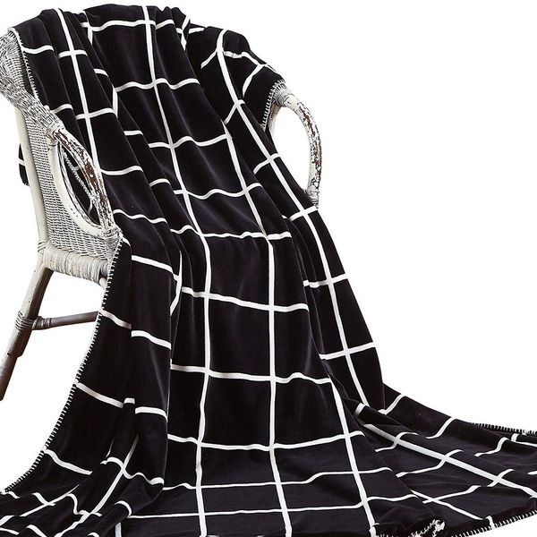 

simple modern style black white plaid air conditonblanket comfortable flannel living room sofa blanket home bedroom decoration