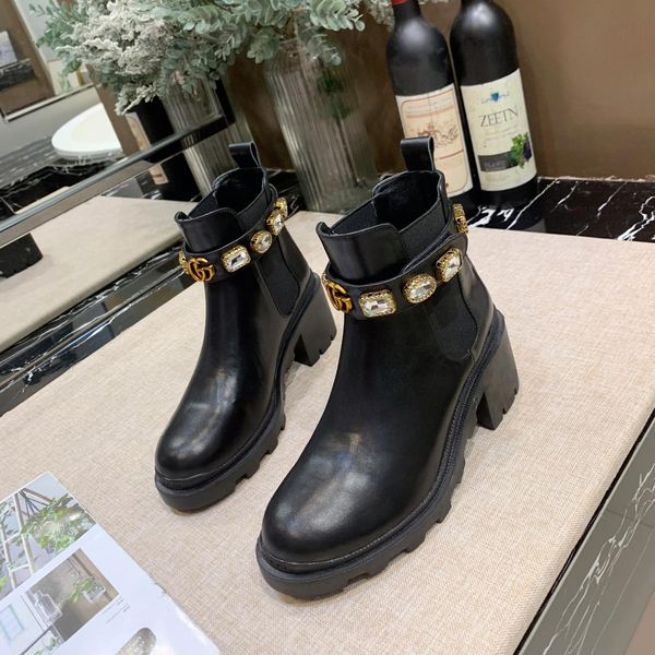 

2019 luxury women boot ca ual hoe letter pattern de igner brand leather boot fa hion outdoor black color gi99105ce