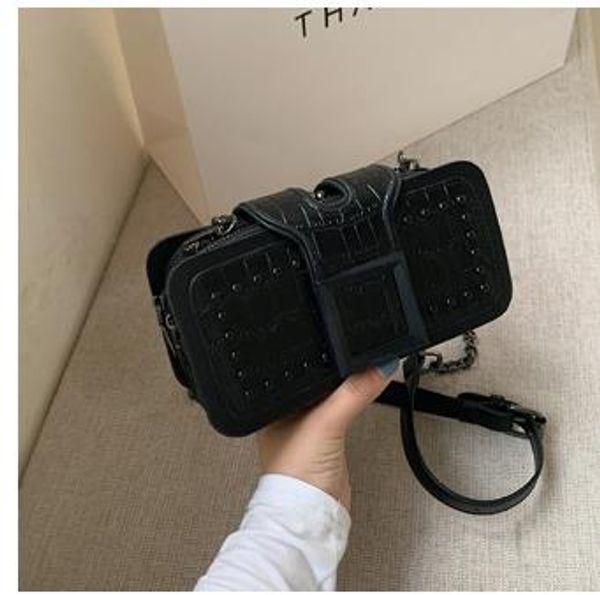

fashion newset small bag texture messenger designer female bag 2020 wild buckle rivet chain shoulder messenger bag