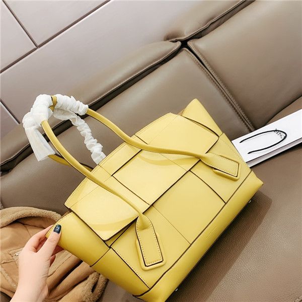 

20ss luxurious brands design bv acro drawstring tote bag hobo fashion shoulder men women purse travel duffel bumbag outdoor handbag bags