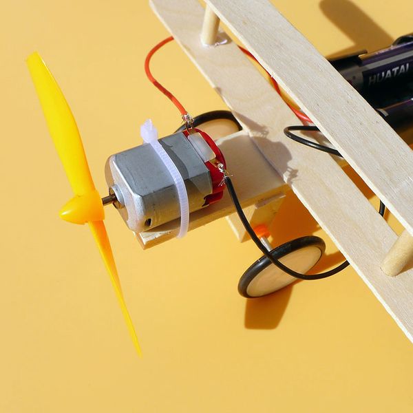 fábrica whilesale A invenção da ajuda DIY elétrica avião taxiamento ciência manual do brinquedo experimento conjunto de ensino com a criação de tecnologia de pequeno