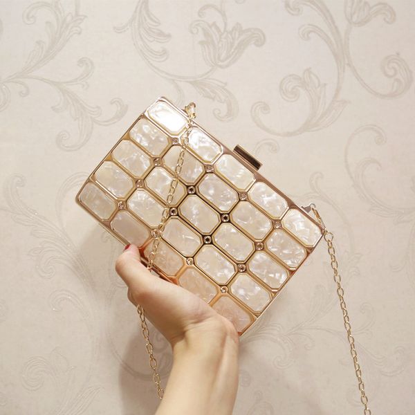 

2019 new acrylic dinner banquet hand-held one-shoulder slanted small square bag fashion hand-picked bag