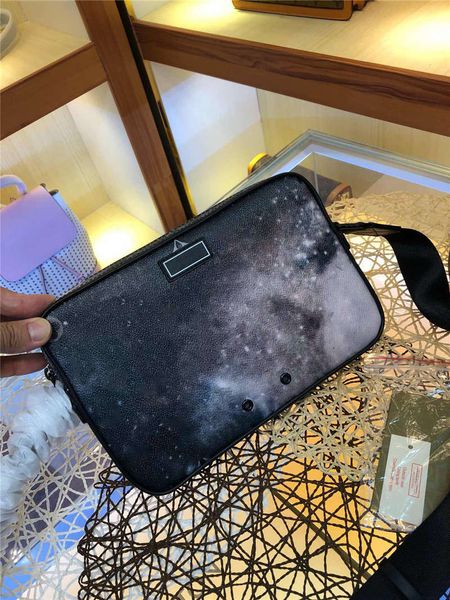 

gray, 2019 men's simple and comfortable backpack, suitable for daily schoolbags, classic fashion mailbags. one shoulder bag. handbag