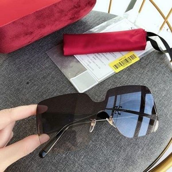 

2088 the new women's fashion big frame sunglasses for epidemic prevention package sunglasses in 2020 size 63-15-145, White;black