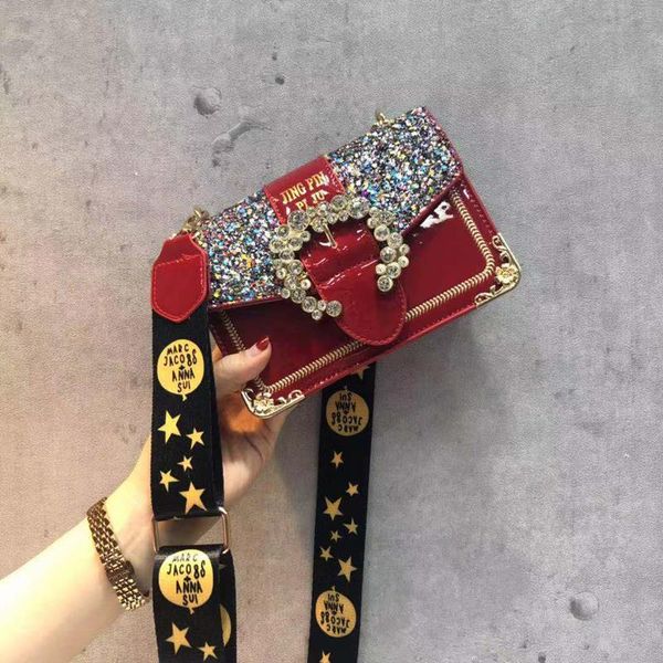 

2019 весной и летом новые дикие блестки небольшой квадратный мешок корейской версии широкий плечевой ремень маленький сумка женские ins плеч