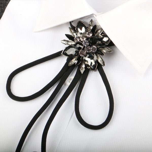 

elegant british western american cowboy men women necklace bolo tie accessories vintage alloy shine crystal rhinestone necktie sh190727, Silver