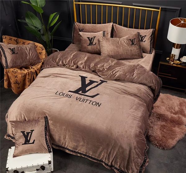 

quality embroidery 4pcs bedding set europe and america l letter brand quilt cover king  optional fashion bed cover