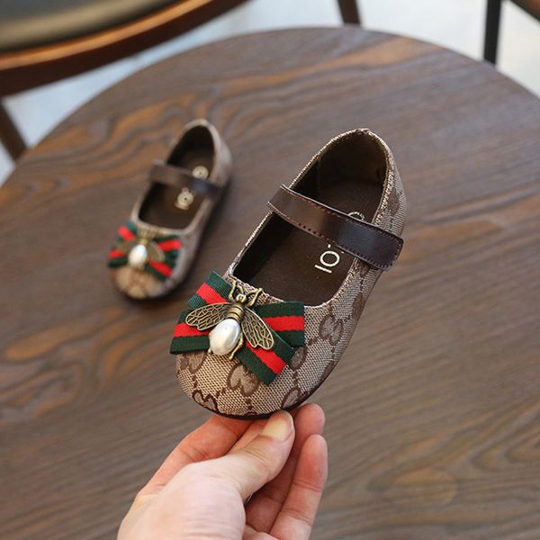 

kids designer princess leather shoes girls luxury flat shoes children fashion print casual shoe bee decoration baby child sneakers 2020 new, Black;red
