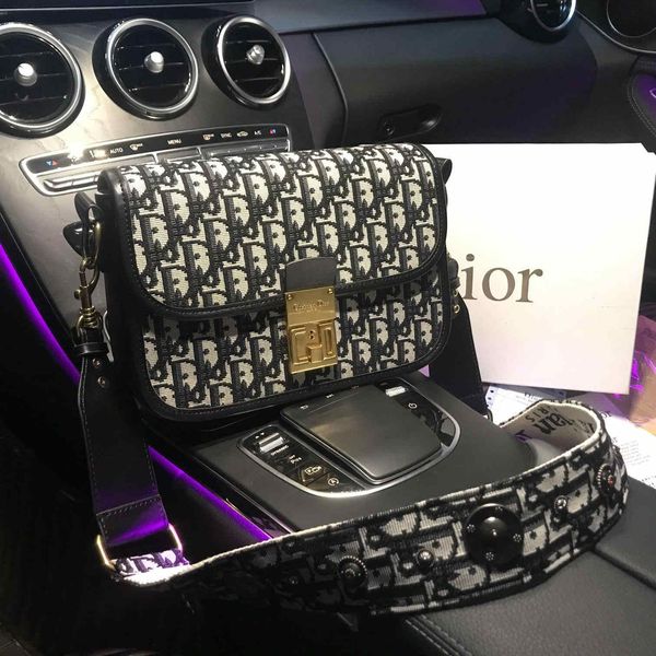 

Canva 13 dior mall quare lady bag with wide houlder trap and oblique houlder bag d letter old flower ingle houlder chain bag, Black